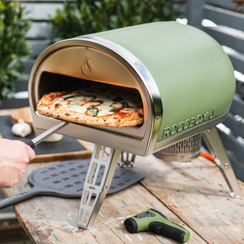 Gozney Roccbox Pizzaofen mit Abdeckhaube, Frontablage und Roccbox Pizzawender