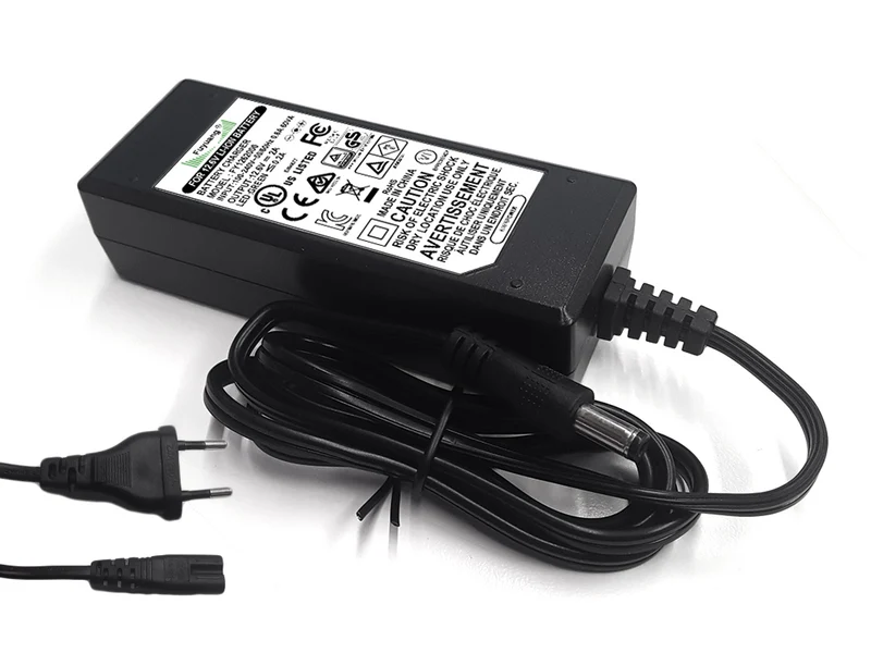 Fuyuang 10,8V-11,1V (12,6V) Li-Ion-Ladegerät 3S + DC-Plug (5,5mm-2,1mm)